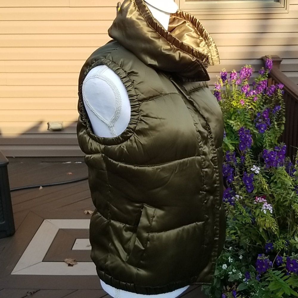 OLD NAVY VEST - Picture 6 of 12